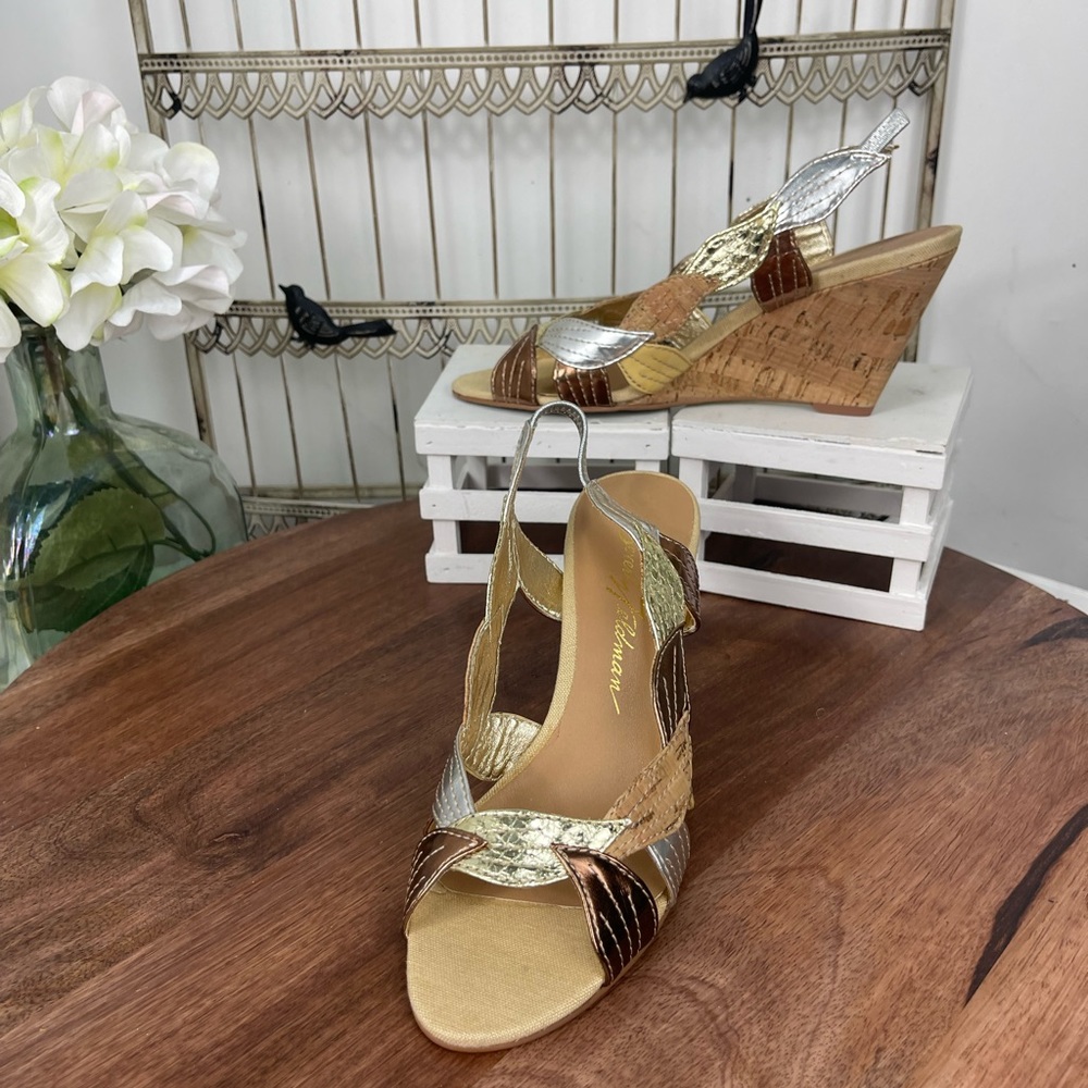 Beverly Feldman Titan Womens Wedges size 8.5M.